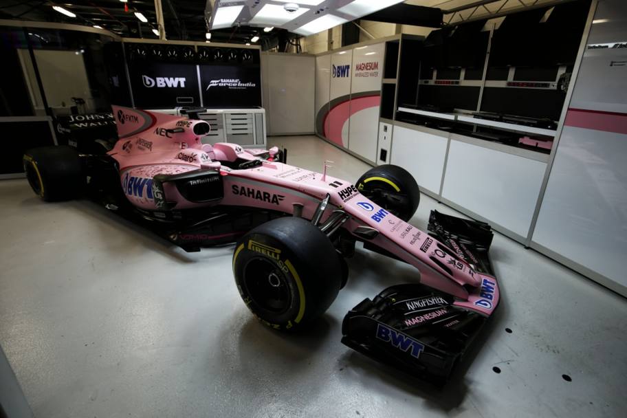 La Force India rosa per il Mondiale di Formula 1 ha subito attirato l&#39;attenzione del Palermo Calcio.  seguito via Twitter uno scambio di messaggi ed  nato un gemellaggio spontaneo tra 